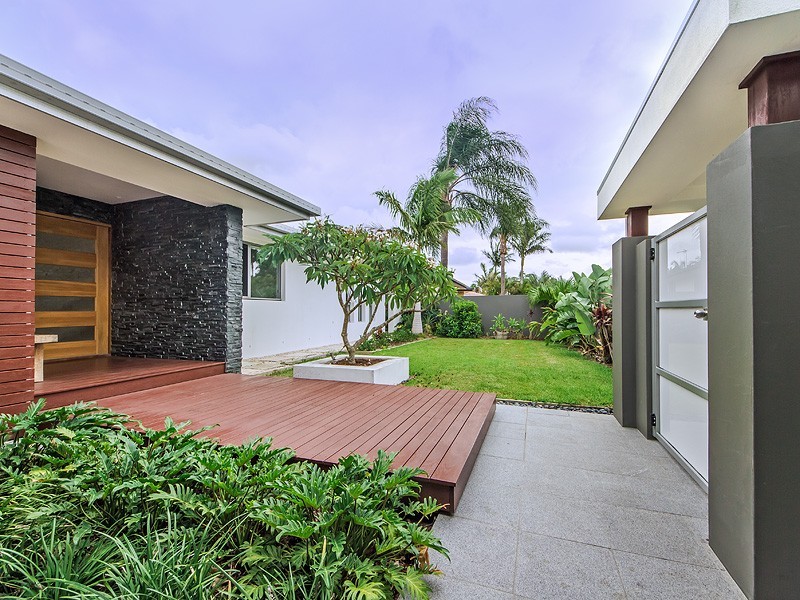 12 Balmoral Avenue, Sorrento QLD 4217