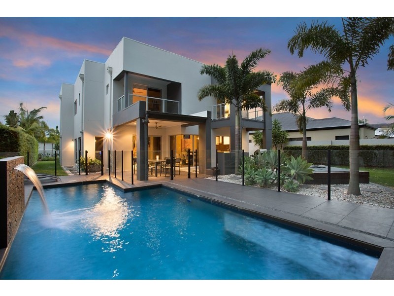 12 Waterview Crescent, Sorrento QLD 4217