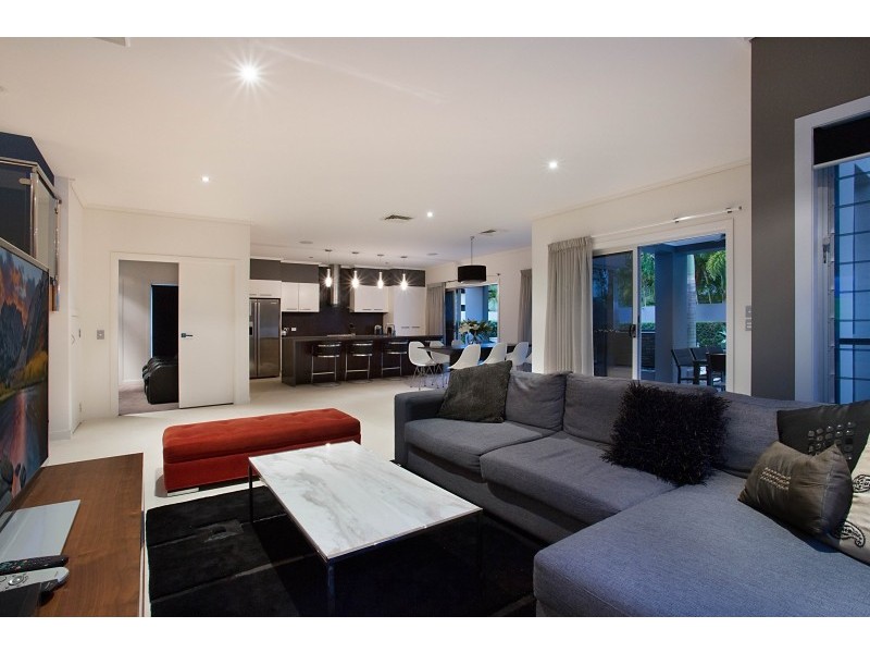 12 Waterview Crescent, Sorrento QLD 4217