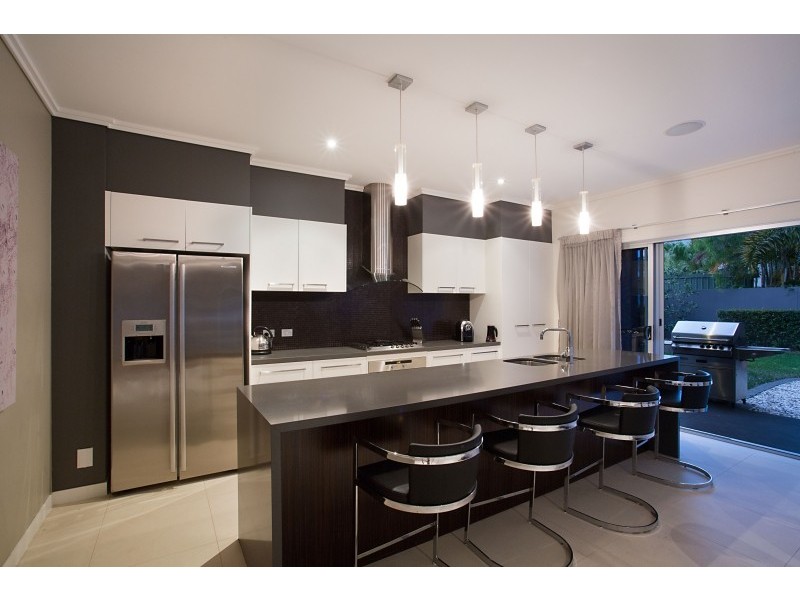 12 Waterview Crescent, Sorrento QLD 4217
