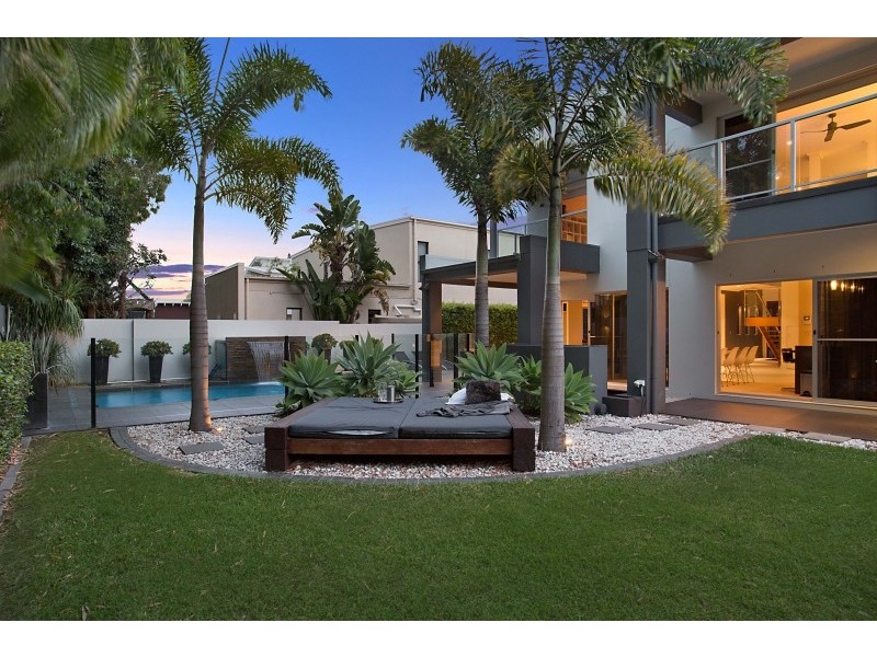 12 Waterview Crescent, Sorrento QLD 4217