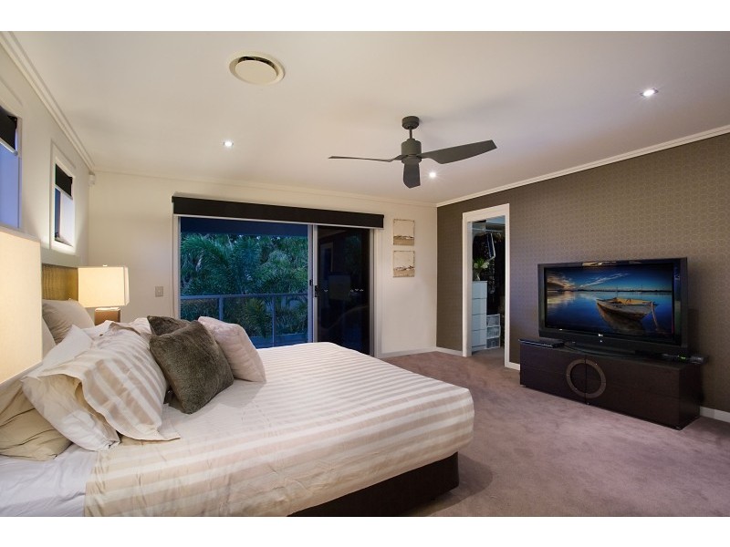 12 Waterview Crescent, Sorrento QLD 4217