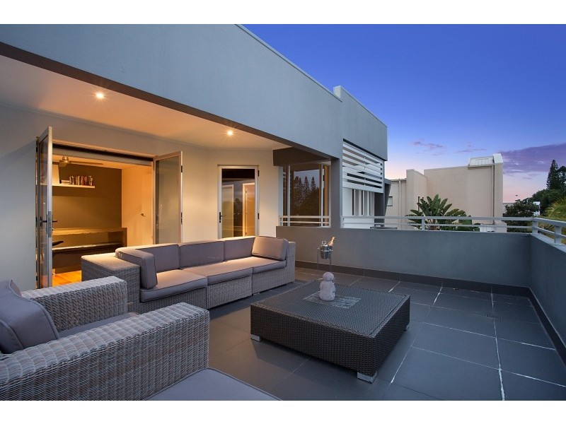 12 Waterview Crescent, Sorrento QLD 4217