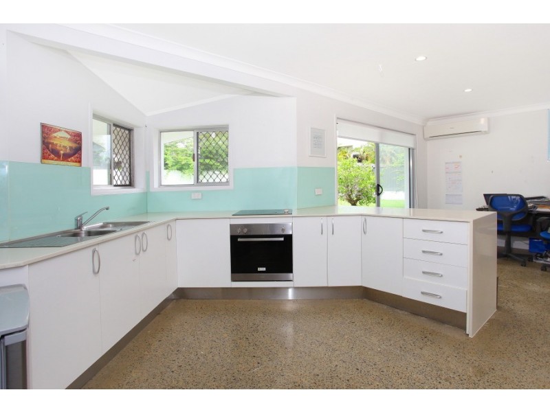 6 Mentone Avenue, Bundall QLD 4217