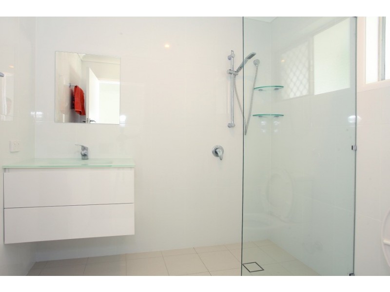 6 Mentone Avenue, Bundall QLD 4217