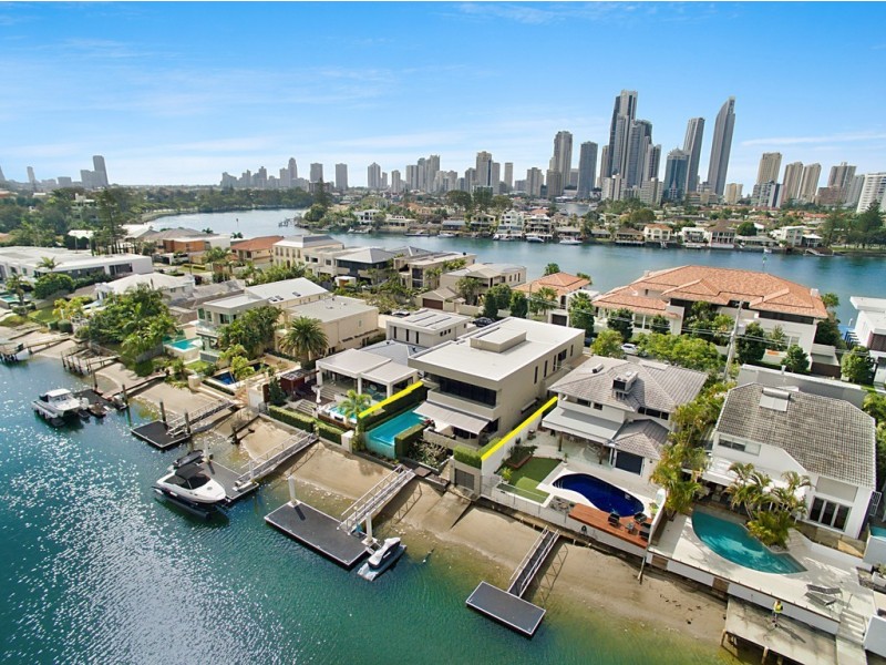 52 The Promenade, Isle Of Capri QLD 4217