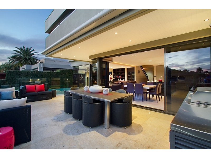 52 The Promenade, Isle Of Capri QLD 4217