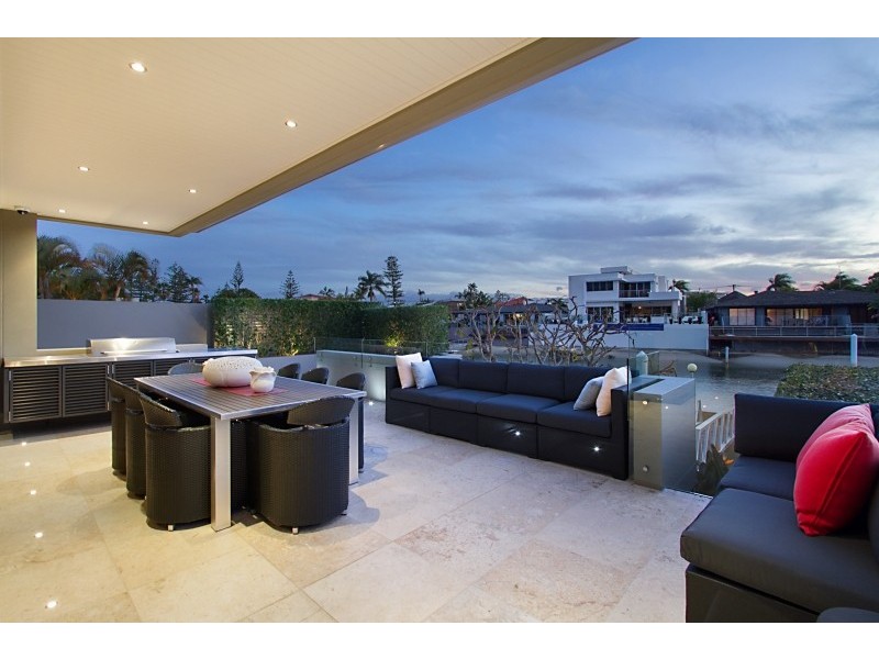 52 The Promenade, Isle Of Capri QLD 4217