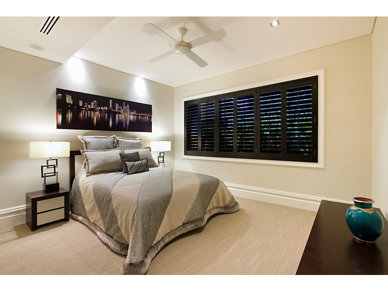52 The Promenade, Isle Of Capri QLD 4217