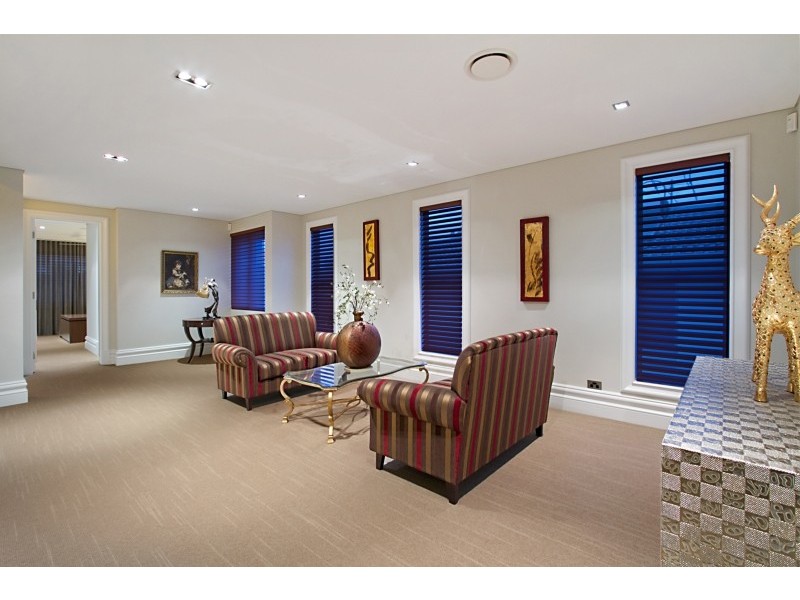 52 The Promenade, Isle Of Capri QLD 4217