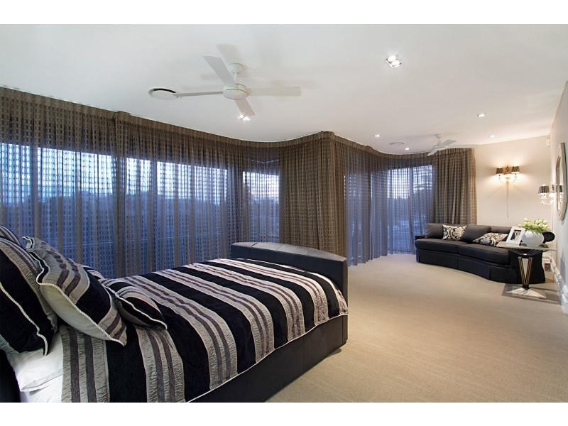 52 The Promenade, Isle Of Capri QLD 4217