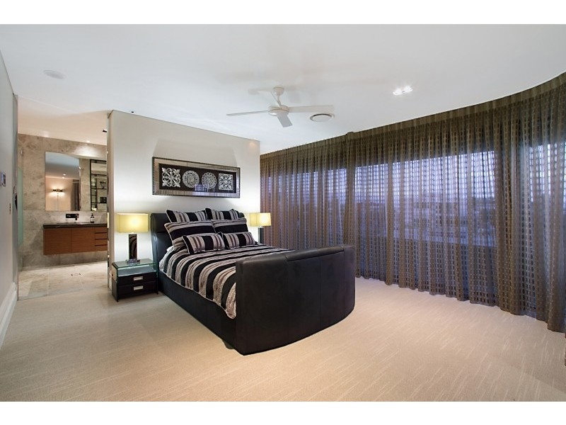 52 The Promenade, Isle Of Capri QLD 4217