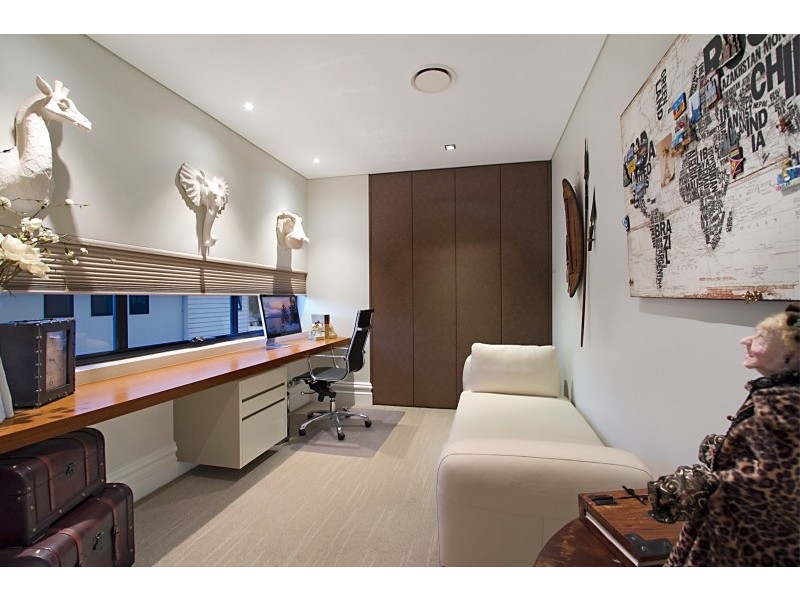 52 The Promenade, Isle Of Capri QLD 4217