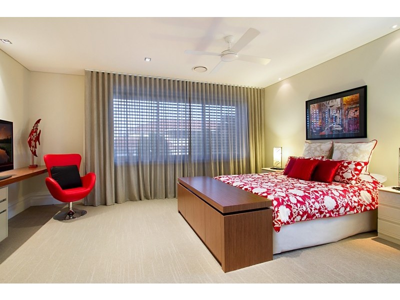 52 The Promenade, Isle Of Capri QLD 4217
