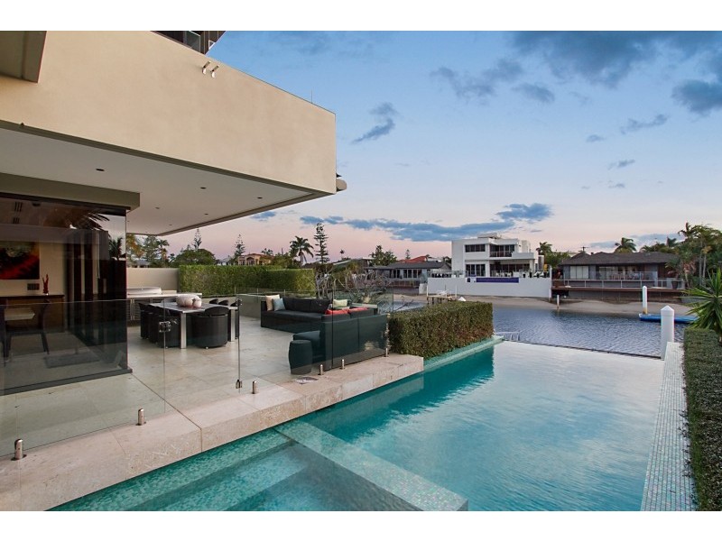 52 The Promenade, Isle Of Capri QLD 4217