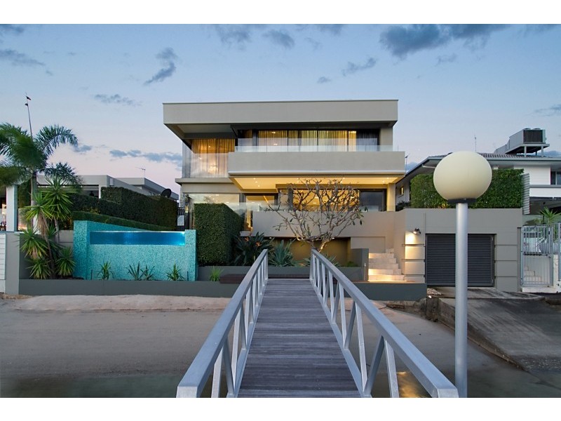 52 The Promenade, Isle Of Capri QLD 4217