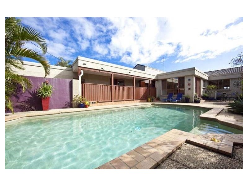 33 Rapallo Avenue, Isle Of Capri QLD 4217