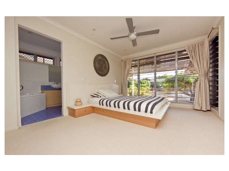 33 Rapallo Avenue, Isle Of Capri QLD 4217