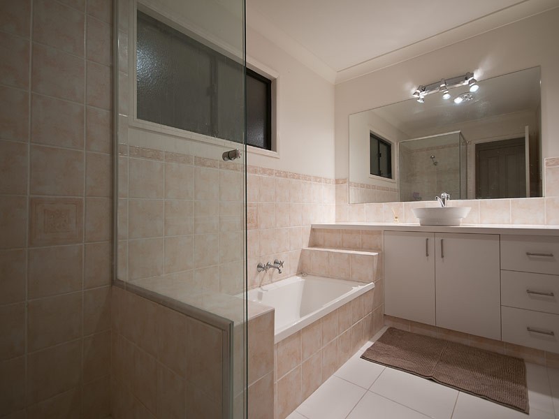 65 Bollard Circuit, Clear Island Waters QLD 4226