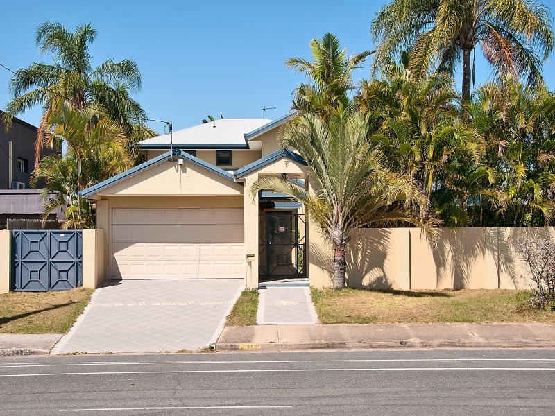 Broadbeach Waters QLD 4218