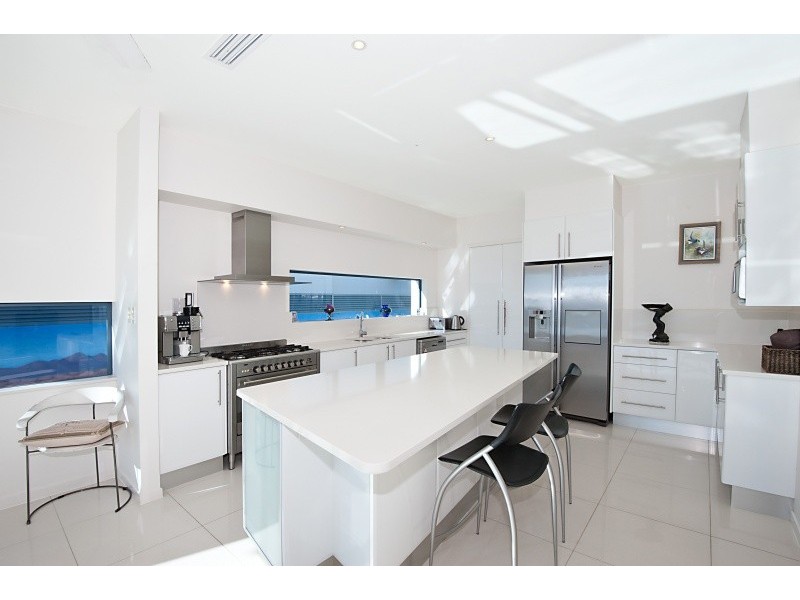 1022 Lakeview Terrace, Benowa QLD 4217