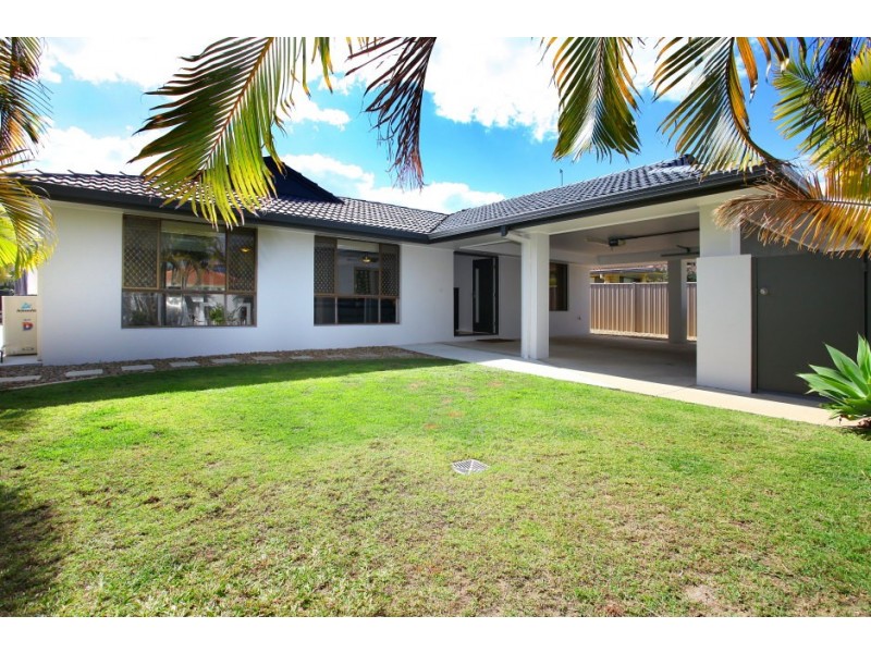 4 Ketch Court, Mermaid Waters QLD 4218