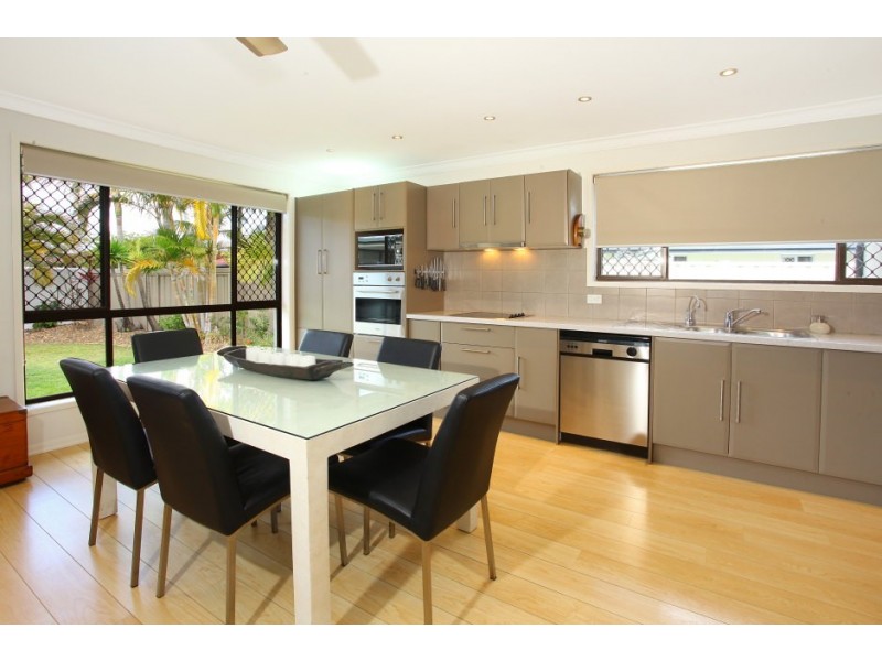 4 Ketch Court, Mermaid Waters QLD 4218