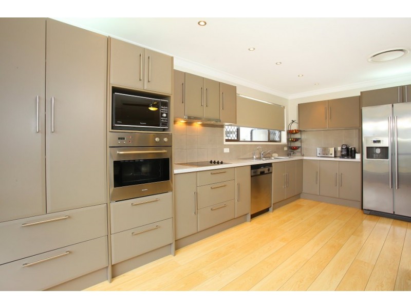 4 Ketch Court, Mermaid Waters QLD 4218