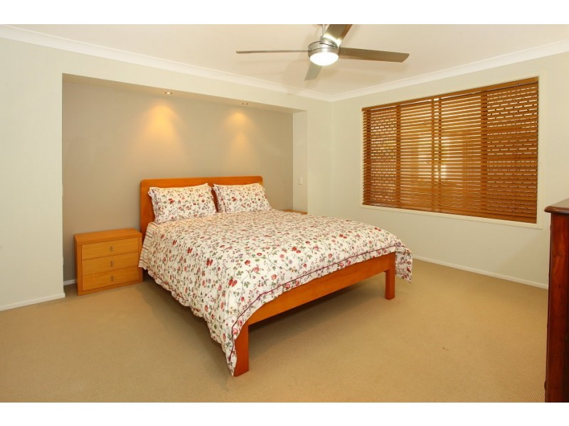 4 Ketch Court, Mermaid Waters QLD 4218