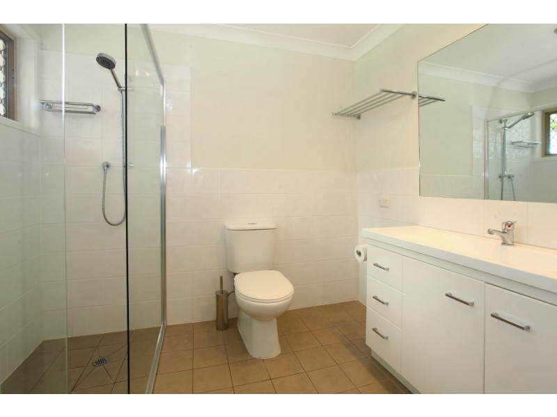 4 Ketch Court, Mermaid Waters QLD 4218