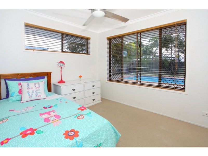 4 Ketch Court, Mermaid Waters QLD 4218