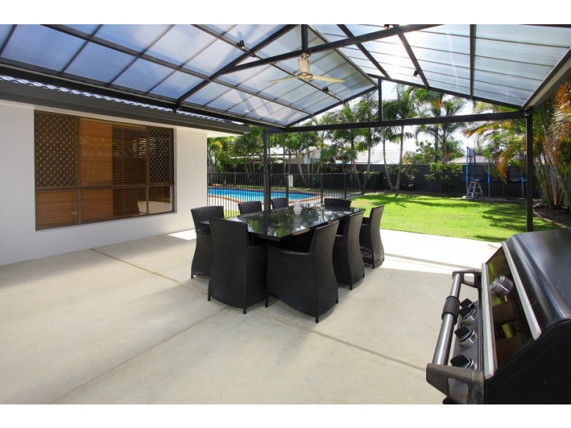 4 Ketch Court, Mermaid Waters QLD 4218