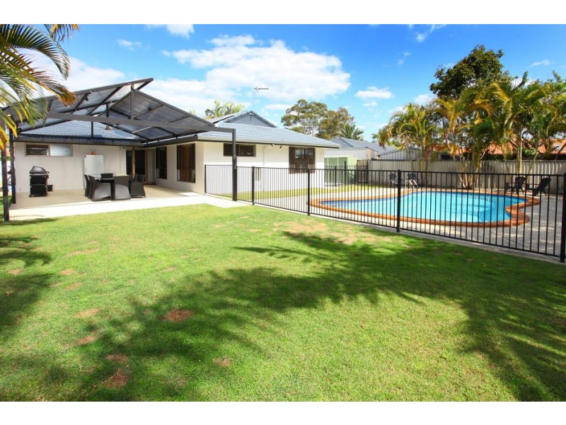 4 Ketch Court, Mermaid Waters QLD 4218