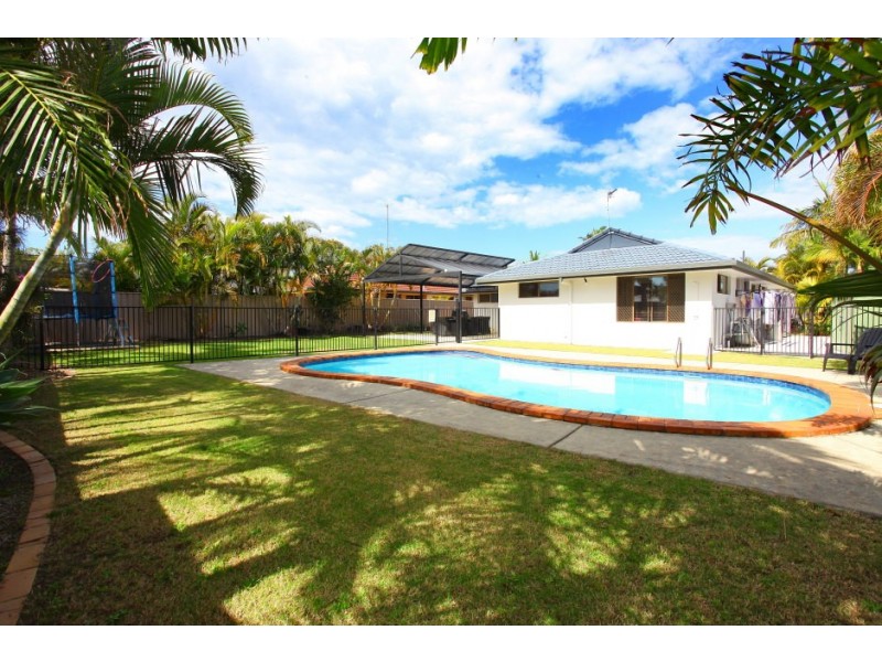 4 Ketch Court, Mermaid Waters QLD 4218
