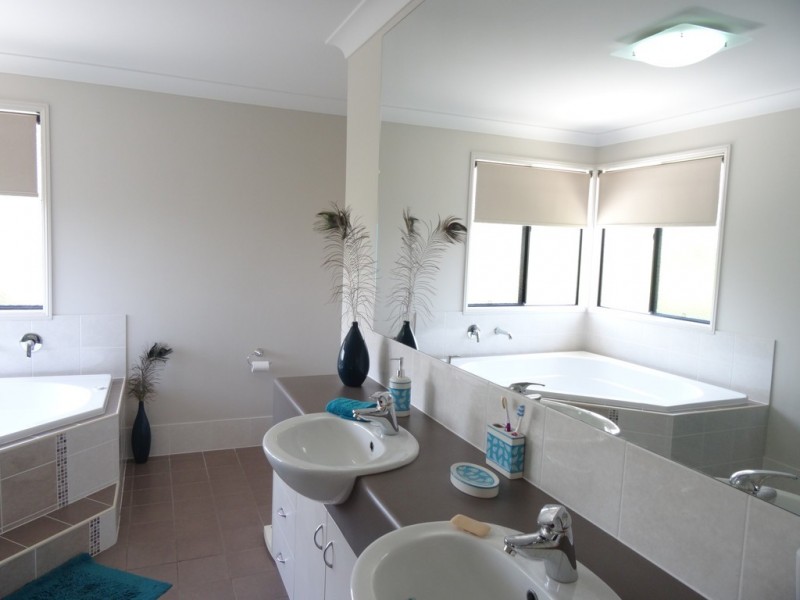 4 Snowwood Street, Reedy Creek QLD 4227