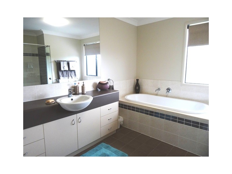 4 Snowwood Street, Reedy Creek QLD 4227