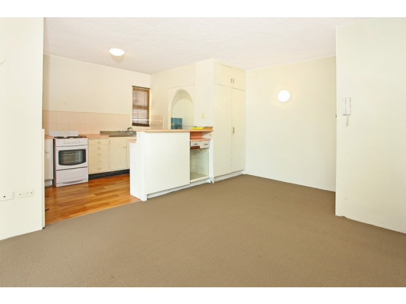 1D ‘Kinkabool’ 32 Hanlan Street, Surfers Paradise QLD 4217