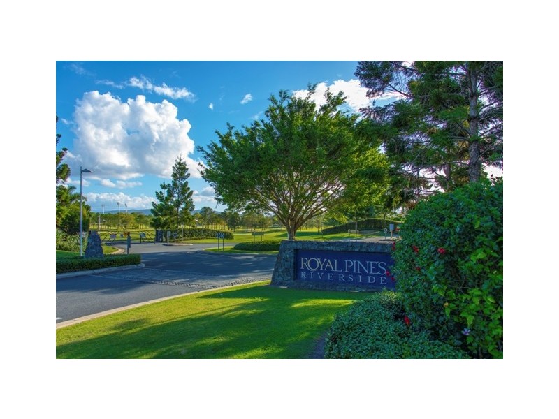 6002 The Boulevarde, Benowa QLD 4217