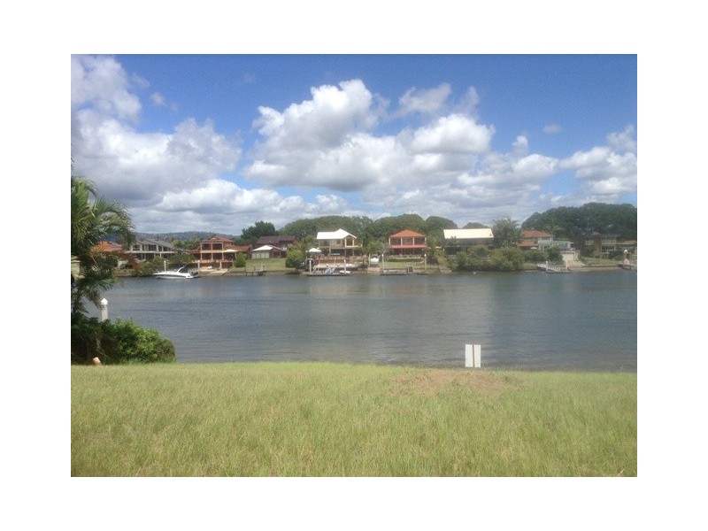 33 Sir Bruce Small Blvd, Benowa Waters QLD 4217