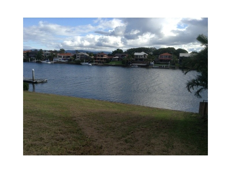 33 Sir Bruce Small Blvd, Benowa Waters QLD 4217