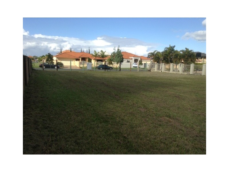 33 Sir Bruce Small Blvd, Benowa Waters QLD 4217