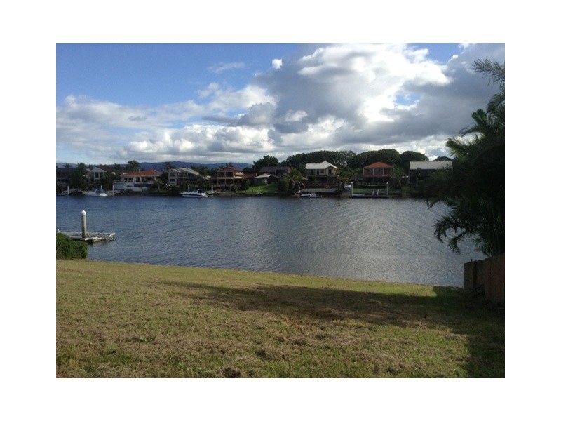 33 Sir Bruce Small Blvd, Benowa Waters QLD 4217