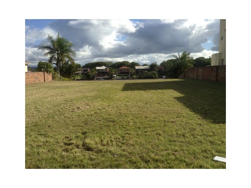 33 Sir Bruce Small Blvd, Benowa Waters QLD 4217