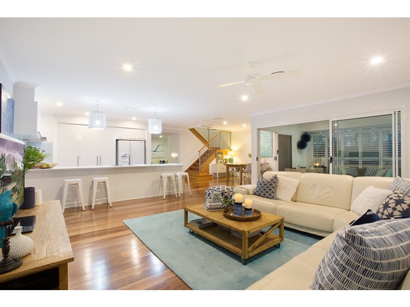 9004 Northview Parade, Benowa QLD 4217