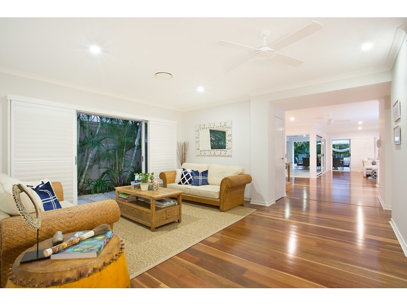 9004 Northview Parade, Benowa QLD 4217