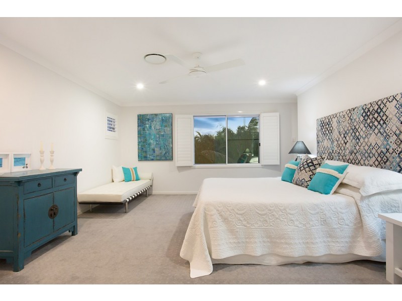 9004 Northview Parade, Benowa QLD 4217