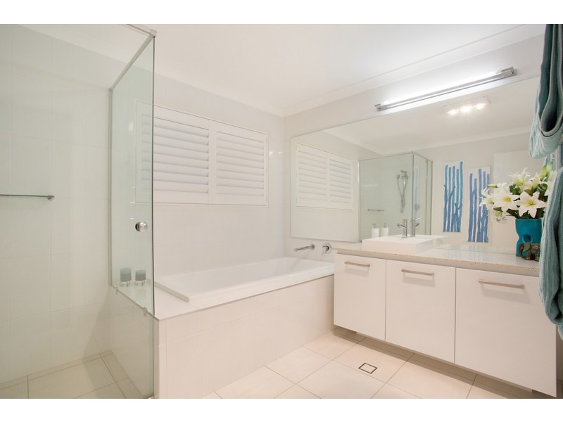 9004 Northview Parade, Benowa QLD 4217