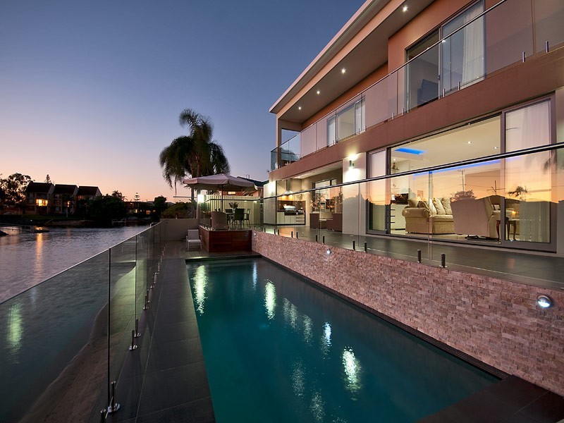 9 Lotus Key, Broadbeach Waters QLD 4218