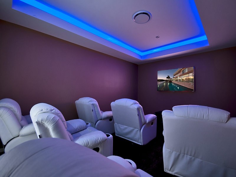 9 Lotus Key, Broadbeach Waters QLD 4218