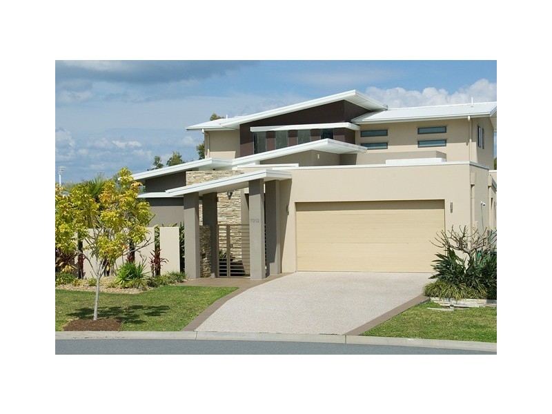 7012 Vista Drive, Benowa QLD 4217